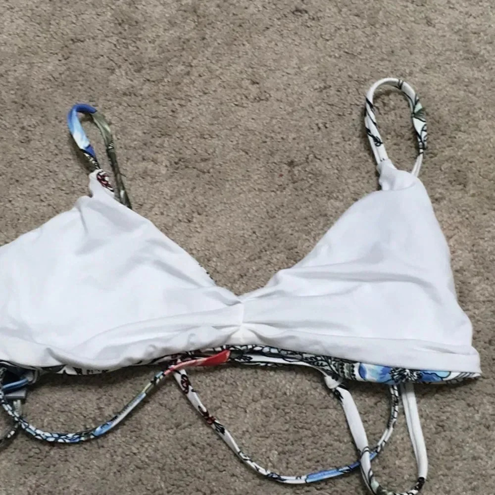 Vince Camuto reversible floral bikini top. NWT